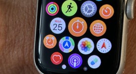 Good
													Apple Watch SE 1st Gen 40mm - Silver, A2351 - GPS, Aluminum, photo 2 of 11