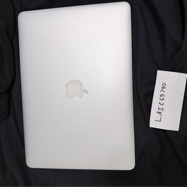 MacBook Air 2013 - 13 inch - 256 GB, Silver, 8 GB