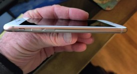 Good
													Apple iPhone 8 - Unlocked Non-US, Gold, 64 GB, A1906, photo 4 of 8