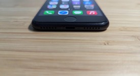 Good
													Apple iPhone SE 3rd Gen 2022 - Unlocked, Midnight, 128 GB, A2595, photo 4 of 15