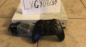 Fair
													Xbox One S (2016) - White, 1 TB, photo 1 of 4