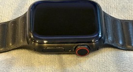 Mint
													Apple Watch Series 5 40mm - Unlocked, Black, A2094 Cellular, Titanium, photo 2 of 8