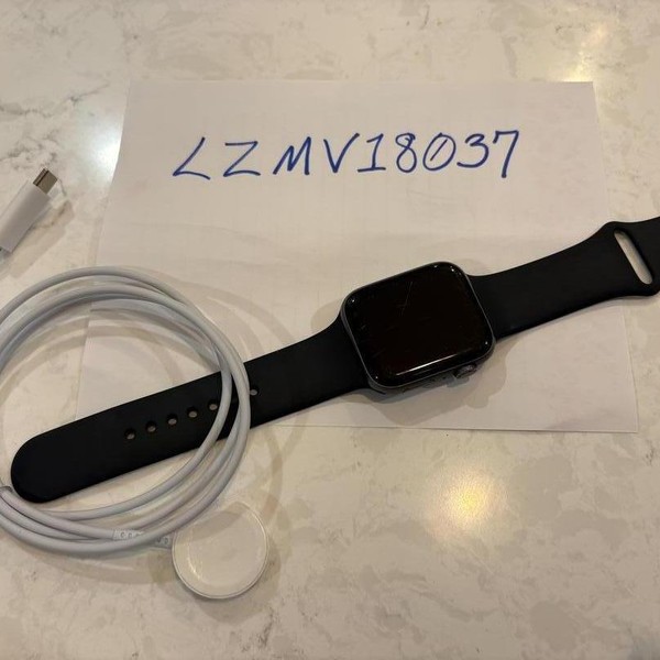 Apple Watch Series 5 44mm - Gray, A2093 - GPS, Aluminum