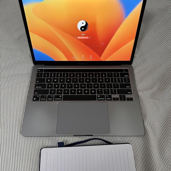 MacBook Pro 2020 - 13 inch - 256 GB, Gray, 8 GB, Apple M1