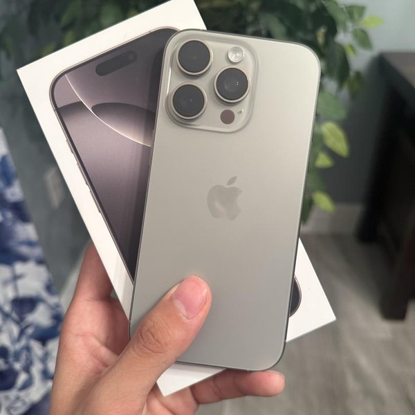 Apple iPhone 16 Pro - Unlocked, 512 GB, Natural, A3083
