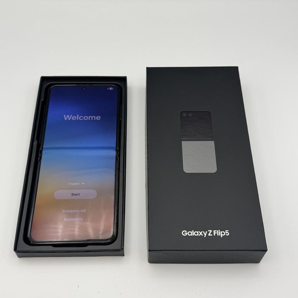 Samsung Galaxy Z Flip5 - Unlocked, 256 GB, Graphite, 8 GB, SM-F731U1