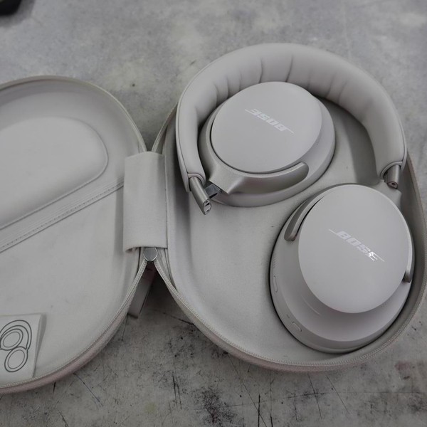 Bose QuietComfort Ultra Headphones - White