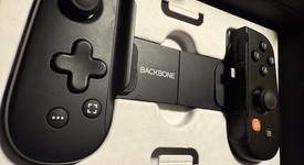 Mint
													Backbone One Controller - Lightning (iPhone), Standard, photo 2 of 3