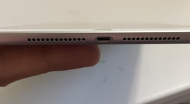 Mint
													Apple iPad 5th Gen - Wi-Fi, Silver, 32 GB, A1822, photo 6 of 6