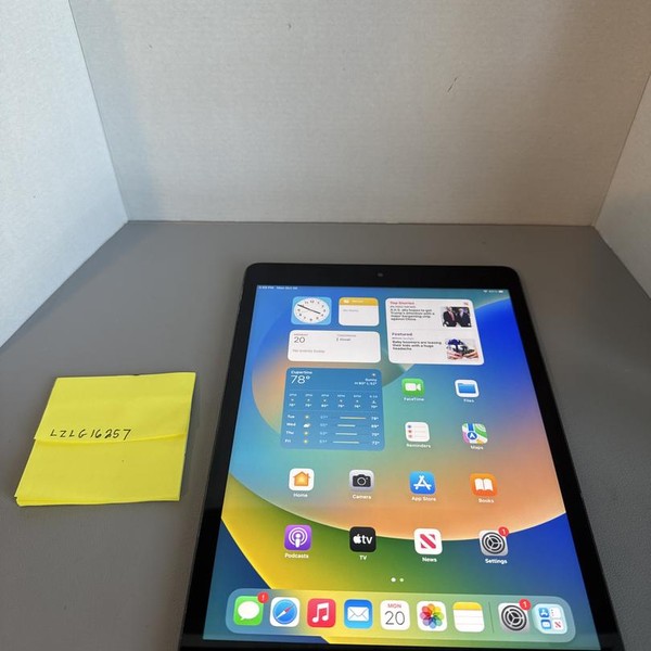 Apple iPad 7th Gen - Wi-Fi, 32 GB, Gray, A2197