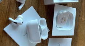 Used
													Apple AirPods Pro 2nd Gen - Lightning, photo 1 of 3