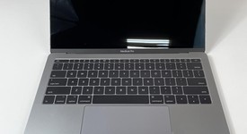 Good
													MacBook Pro 2017 (With Touch Bar) - 13" - I7, Gray, 256 GB, 16 GB, photo 3 of 7