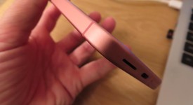 Good
													Google Pixel 9 - Verizon, Peony, 128 GB, 12 GB, G2YBB, photo 3 of 4