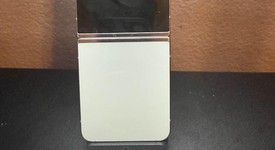 Good
													Samsung Galaxy Z Flip5 - Verizon, Green, 256 GB, 8 GB, SM-F731U, photo 2 of 3
