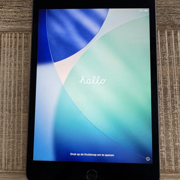 Apple iPad Mini 5th Gen - Wi-Fi, 64 GB, Gray