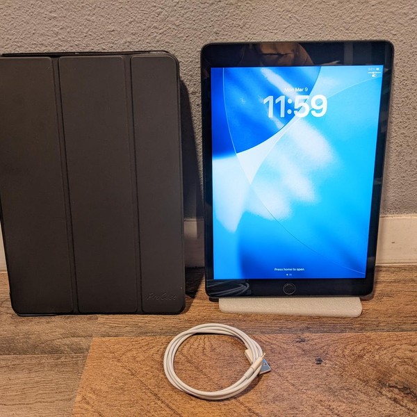 Apple iPad 9th Gen - Wi-Fi, 256 GB, Gray, A2602