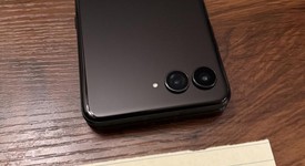 Good
													Motorola Razr Ultra (2025) - Unlocked, PANTONE Scarab, 512 GB, 16 GB, photo 1 of 8