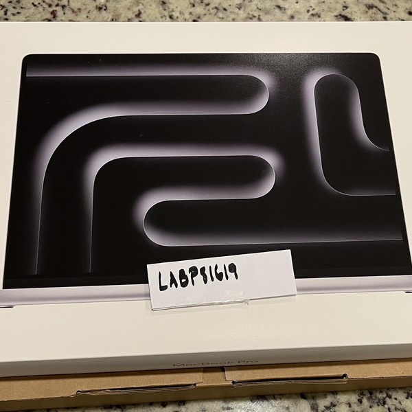 MacBook Pro 2024 - 16 inch - 1 TB, Silver, 64 GB, Apple M4 Max 16-core