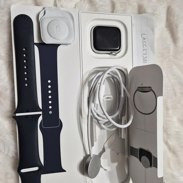 Apple Watch Series 9 41mm - Silver, A2978 - GPS, Aluminum