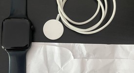 Good
													Apple Watch SE 2nd Gen 44mm - Unlocked, Midnight, A2727 - Cellular, Aluminum, photo 2 of 5