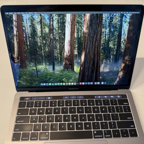MacBook Pro 2019 - 13 inch - 256 GB, Gray, 8 GB, Intel Core i5
