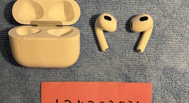 Used
													Apple AirPods 3rd Gen - MagSafe Case, photo 1 of 6