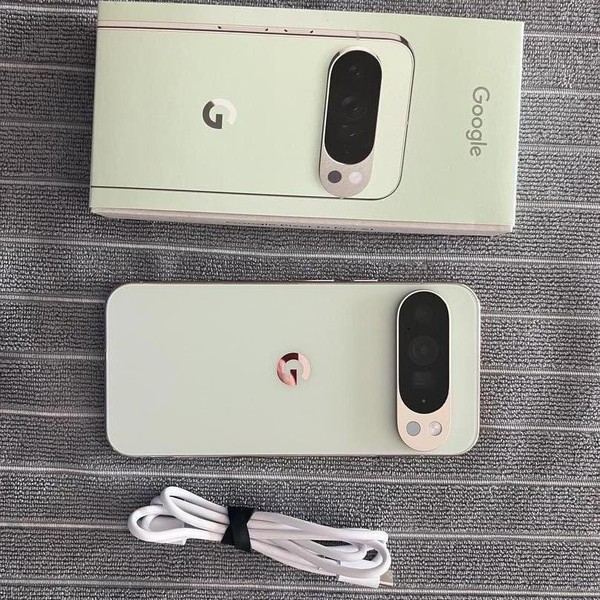 Google Pixel 10 Pro XL - Unlocked, 256 GB, Jade, GUL82