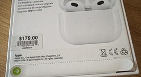 New
													Apple AirPods 3rd Gen - MagSafe Case, photo 2 of 3