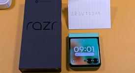 Mint
													Motorola Razr (2025) - Unlocked, Green, 256 GB, 8 GB, photo 5 of 11