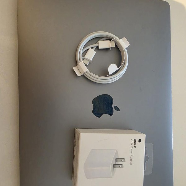 MacBook Pro 2020 - 13 inch - 512 GB, Gray, 8 GB, Apple M1