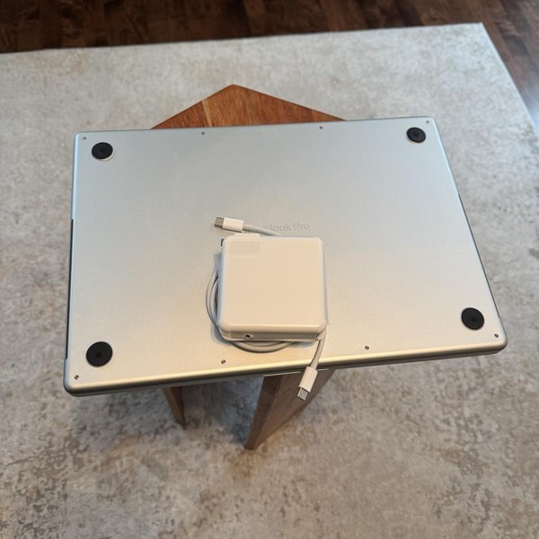 MacBook Pro 2023 - 16 inch - 1 TB, Silver, 16 GB, Apple M2 Pro 12-core