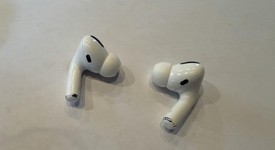 Used
													Apple AirPods Pro 1st Gen - Wireless Case, photo 3 of 8