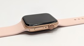 Mint
													Apple Watch Series 4 44mm - T-Mobile, Gold, A1976 - Cellular, Aluminum, photo 4 of 8