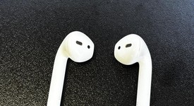 Used
													Apple AirPods 2nd Gen - Lightning Case, photo 4 of 6