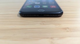 Good
													Apple iPhone SE 3rd Gen 2022 - Unlocked, Midnight, 64 GB, A2595, photo 3 of 13