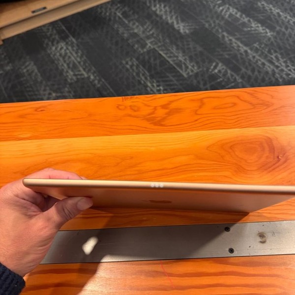 Apple iPad (8th Gen) - Wi-Fi, 128 GB, Gold, A2270