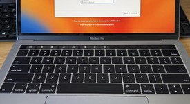 Good
													MacBook Pro 2017 (With Touch Bar) - 13" - I5, Gray, 256 GB, 8 GB, photo 3 of 8