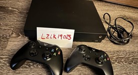 Mint
													Xbox One X (2017) - Black, Standard, photo 2 of 2