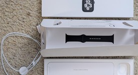 Good
													Apple Watch SE 1st Gen 40mm - Gray, A2351 - GPS, Aluminum, photo 1 of 7