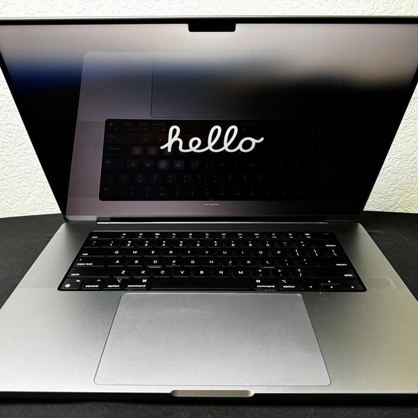 MacBook Pro 2021 - 16 inch - 1 TB, Gray, 32 GB, Apple M1 Max