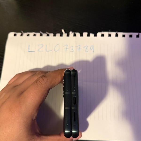 Motorola Razr Ultra (2025) - Unlocked, PANTONE Scarab, 512 GB, 16 GB