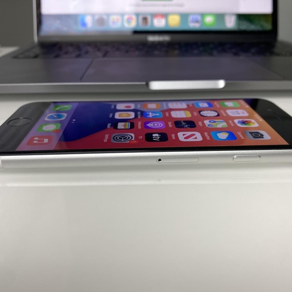 Apple iPhone SE 3rd Gen 2022 - Unlocked, Starlight, 64 GB, A2595