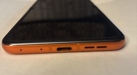 Good
													Motorola Razr (2024) - Unlocked, Orange, 256 GB, 8 GB, photo 5 of 6