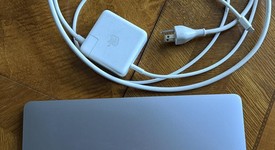 Good
													MacBook Pro 2018 (With Touch Bar) - 13" - I5, Silver, 512 GB, 8 GB, photo 3 of 11