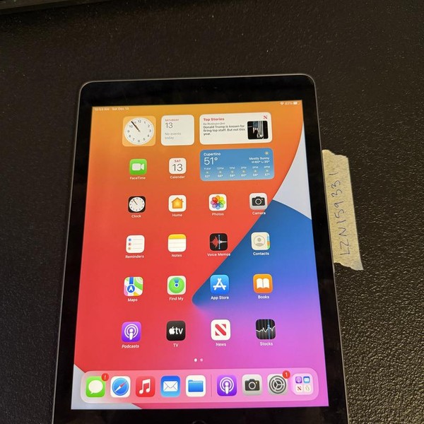 Apple iPad Pro 9.7 inch - Wi-Fi, 32 GB, Gray, A1673