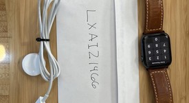 Good
													Apple Watch SE 1st Gen 44mm - AT&T, Gray, A2354 - Cellular, Aluminum, photo 6 of 6