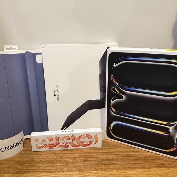 Apple iPad Pro 13 inch (M4) 2024 - Unlocked, 256 GB, Black, 8 GB, A2926, Standard Glass