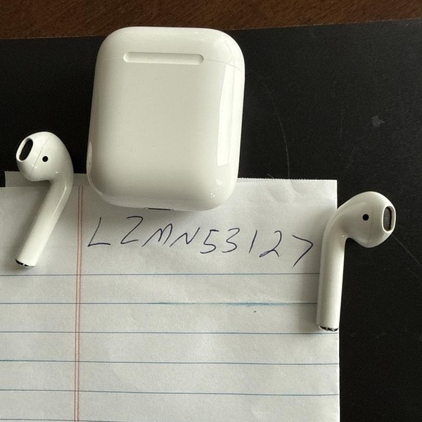 Apple AirPods 2nd Gen - Lightning Case