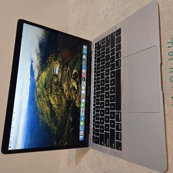 MacBook Air 2019 - 13 inch - 128 GB, Silver, 8 GB, Intel Core i5