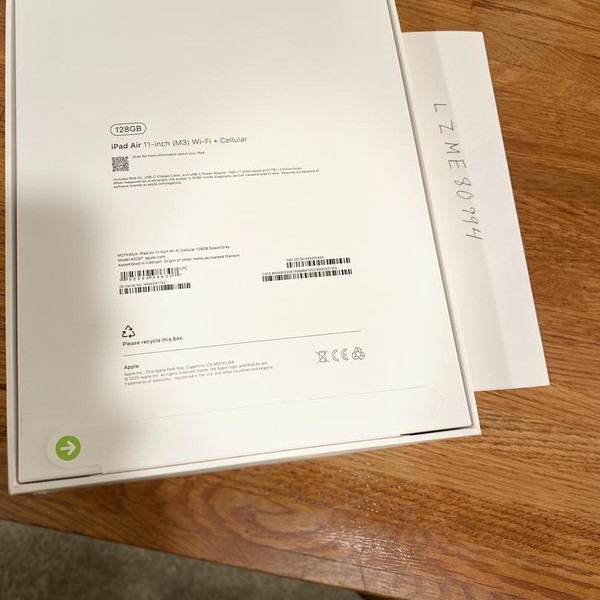 Apple iPad Air 11 inch (M3) 2025 - Unlocked, 128 GB, Gray, A3267